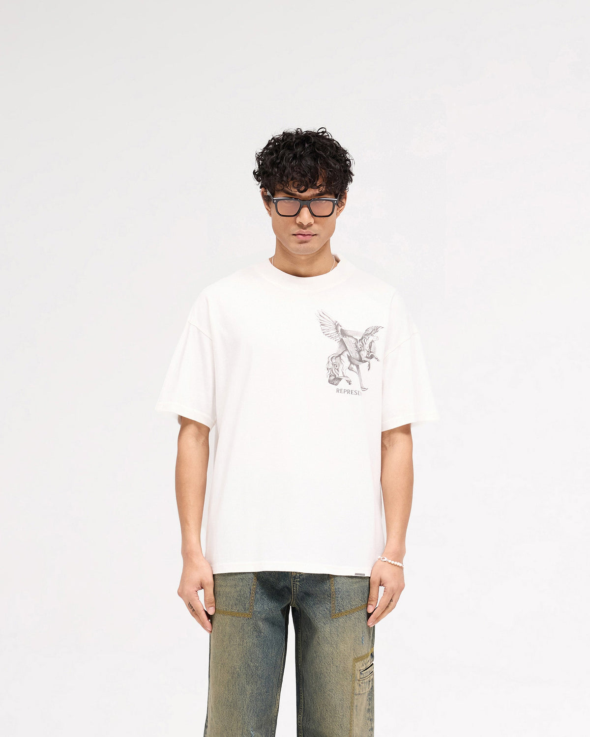 0009__0022_ELEGANCEINMOTIONT-SHIRTFLATWHITE_R3DRIVEDENIMTOBACCOBLUE